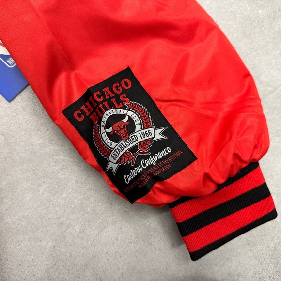 Ultra Game NBA Chicago Bulls bomber jacket - Picture 4 of 7